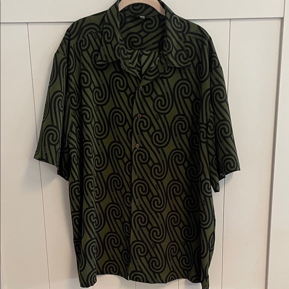 Hina Napo'o print in Moss and Black Swirl Shirt - Picture 1 of 5